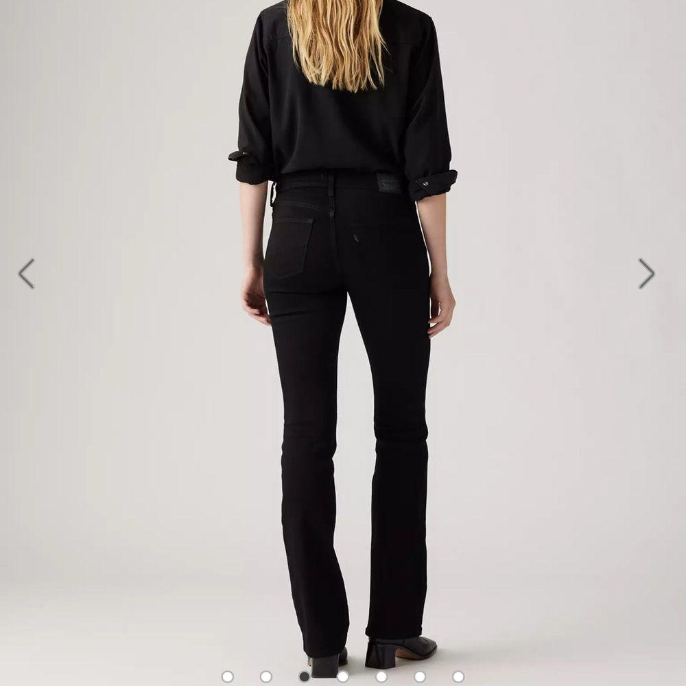 130 Levi's Women's Black Boot Cut Jeans - Picture 2 of 5
